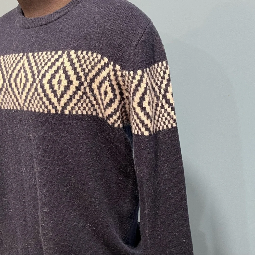 Men’s J Crew Always Intarsia Wool Fisherman Crew Neck Sweater Large Navy - Picture 4 of 10